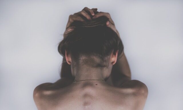 W jakiej pozycji spać Gdy boli kręgosłup lędźwiowy?