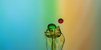 Z jaką prędkością płynie skuter wodny?