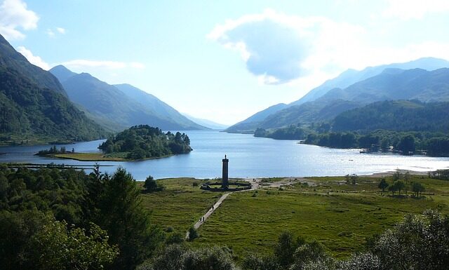 Na jakich jeziorach można pływać motorówka?