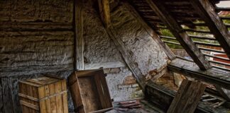 Jak otworzyć skrzynkę z bezpiecznikami?