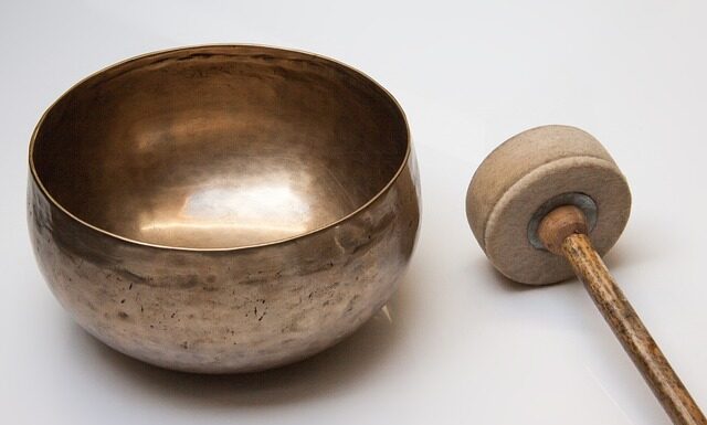 Czym smarować bębenek zamka?