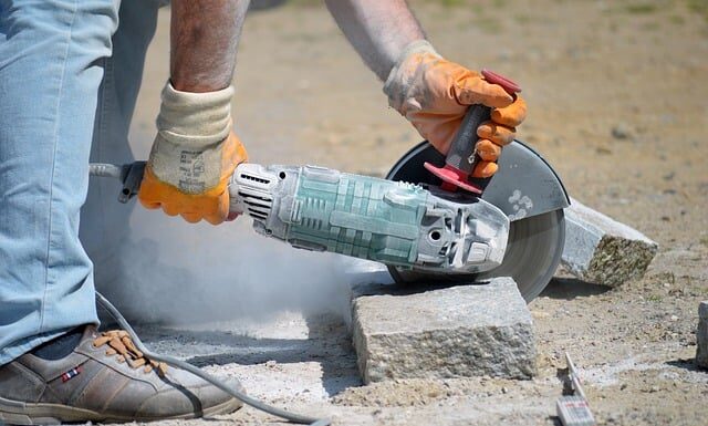 Czy zlew granitowy można czyścić domestosem?