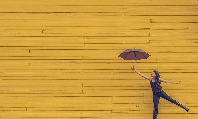 Skąd żółte plamy na materacu?