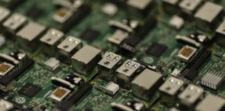 Jak podłączyć kondensator do tuby?