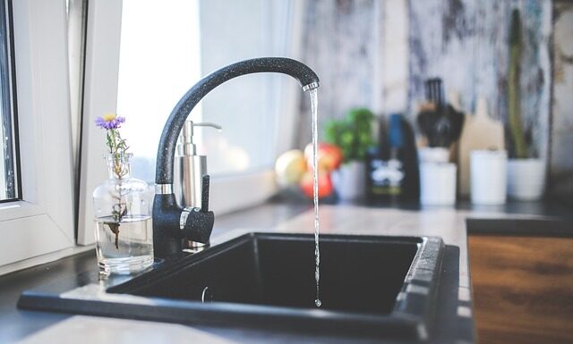 Jak usunąć rysy na zlewie?