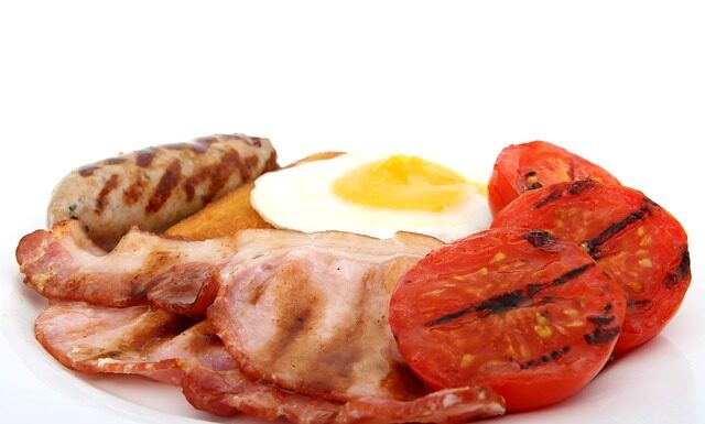 Jak usunąć tłusty brud z szafek kuchennych?